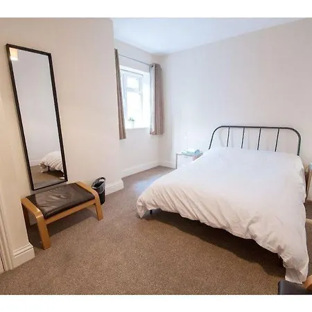 Ideally Located Spacious Centre 3 Bed *