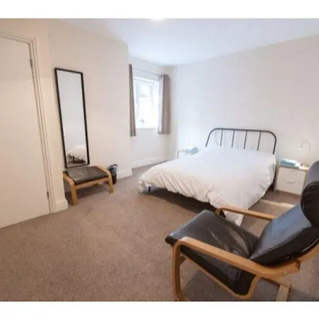 Ideally Located Spacious Centre 3 Bed Bristol