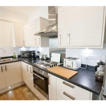 Apartment Ideally Located Spacious Centre 3 Bed